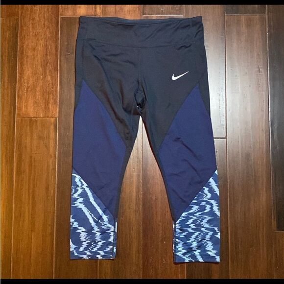 Nike Leggings   - Picture 1 of 5
